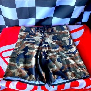 Burnside camo boardshorts sz 36